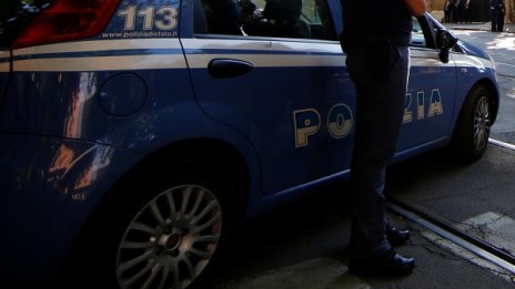 Мигрант от Кот Д'Ивоар наръга шофьор на автобус в Италия