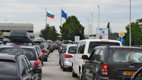 Километрични опашки на "Маказа" – и в двете посоки