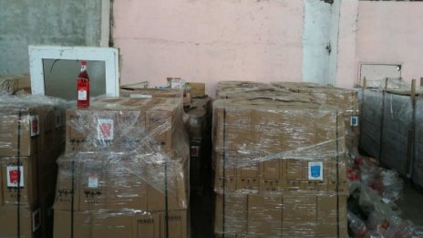 Иззеха 10 000 бутилки вермут без документи в Бургас