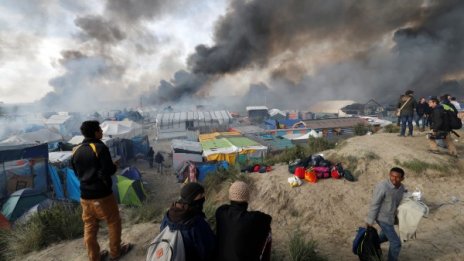 Франция се загрижи за... условията в лагера Кале