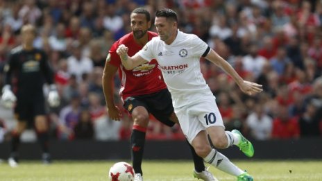 Дружка на Бербатов пое към Индия