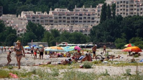 България се "стопява" с половин километър всяка година