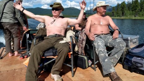 Водолаз, рибар и планинар… Путин на почивка в снимки