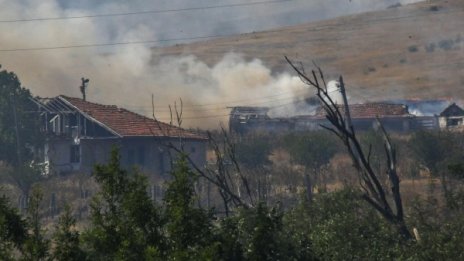 Военните пак се включиха в гасенето на пожара край Изворище