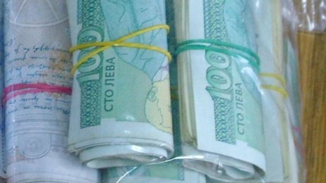 Дядо метна 4300 лв. през терасата, взе се за спецченге 