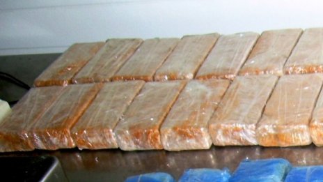 Пенсионерка къта 26 пакетчета с хероин в... тоалетната си 