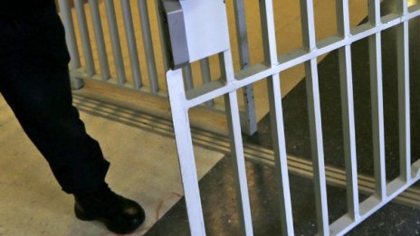 Мъж извади нож и уби трима души в Китай 