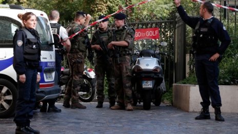 Задържаха мъж за нападението срещу военни край Париж