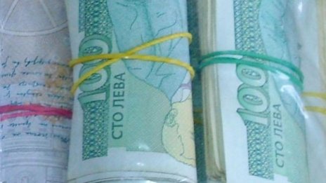 Дядо даде не само пари, но и златни зъби на "ало" бандити