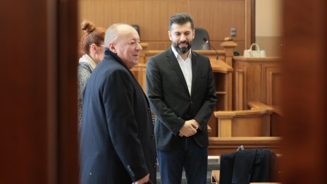 Кирил Петков се яви в СГС по дело за длъжностни престъпления