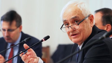 МО няма информация за български военни, които да са доброволци в Украйна