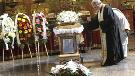 Десетки отдадоха последна почит на Асен Гаргов