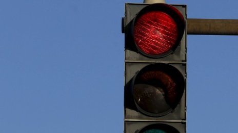Светофар падна в Банско, причината – транспарант