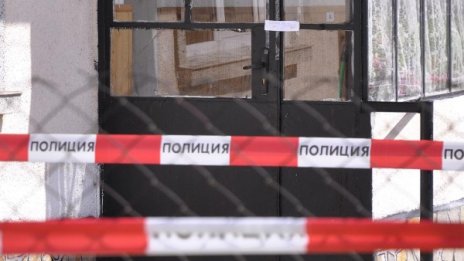 За цигари и пари: Младеж преби жестоко дядо