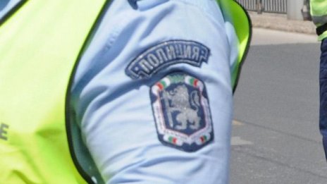 Катаджии спряха кола за проверка, единият отнесе боя 