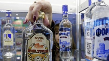 Руснаците пестят от... водка. Продажбите й се сриват