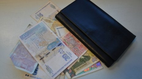 Новините Dnes: Имам 200, харча 300! За колите, за жените...
