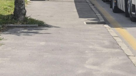 Катаджии свалиха табелите на ТИР, шофьорът пак си го подкара