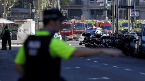 Шофьор блъсна двама полицаи на КПП в Барселона