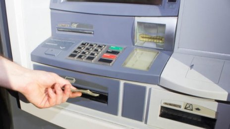 Тийнейджърка източи 6 бона от бащата на гаджето си