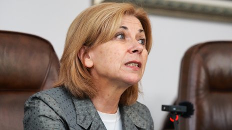 Боряна Димитрова пред Dnes.bg: Радев се ползва с всички привилегии на "новия спасител" 