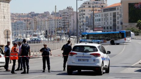 В Марсилия: Психично болен мъж нападна непознати с нож