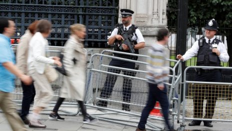 Британският парламент е уязвим за терористи