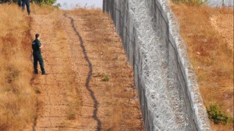 Срещу мигранти: Опасваме с термокамери границата със Сърбия