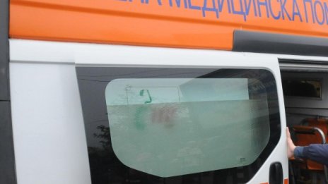 Пиян шофьор прати трима спътници и себе си в болница