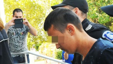 ДНК-то на Иван по GSM-ма на Никол. Оставиха го в ареста
