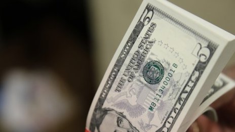 Камион от филмова продукция разпилял доларите край Герман