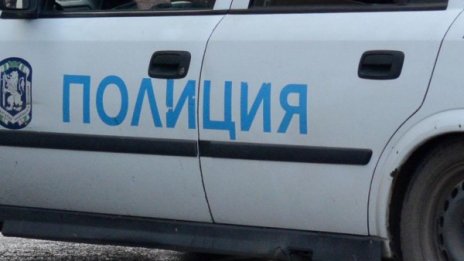 Маскирани нахлуха с бухалки в столичен ресторант