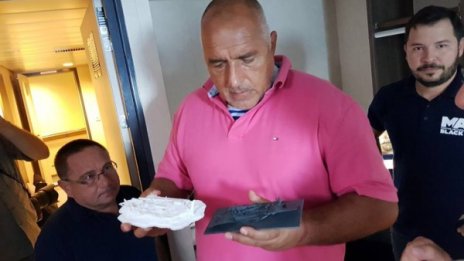 Борисов на кораб, проучващ древната ни крайбрежна ивица