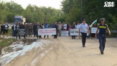 В Полски Тръмбеш: Дупка до дупка... Проект има, пари – не!