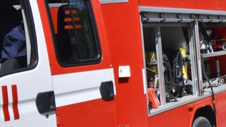Потушиха пожара на "Струма", движението – в една лента