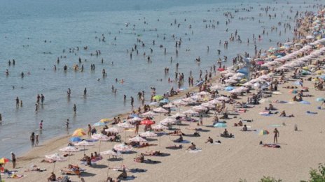 Свъсена камериерка, стари фъстъци... Агличани целят безплатна BG почивка