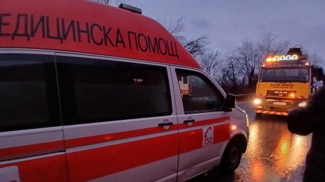 Блъснатият работник от АПИ е с две фрактури и опасност за живота