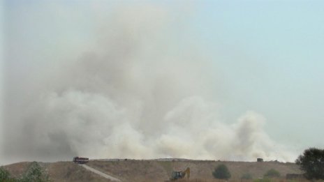 Гори сметището на Симитли, главен път Е-79 е задимен