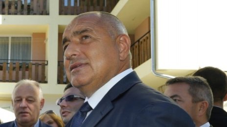 Премиерът към пожарникарите: Гасил съм с брезентова мушама!