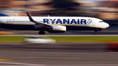 Бюджетните Ryanair ще отменят по 50 полета за шест седмици