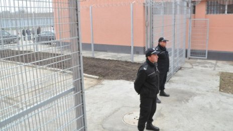 Пита и мед и за първолаците зад решетките в Пловдив