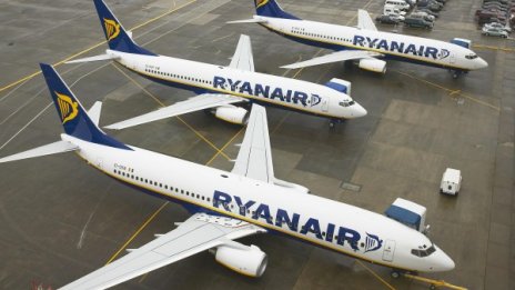 Ryanair не удържа на думата си: Отмени полети от и до София