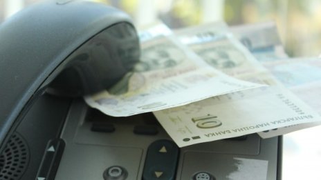 Баба от Пловдив метна през терасата 9 хил. за апаши