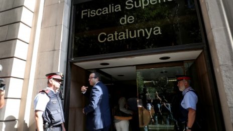 Испанската полиция влезе в правителството на Каталуния