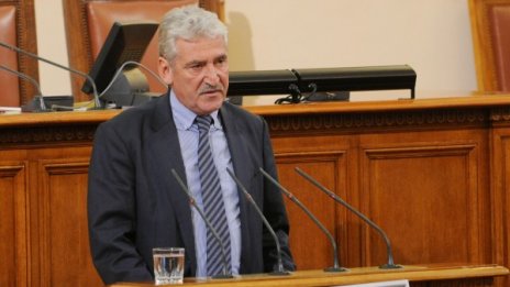 ГЕРБ срещу ДПС: Целувки и сълзи, нови активни борци...  