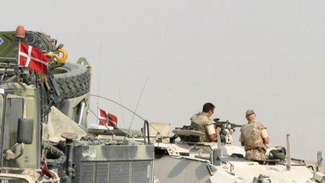 Кола бомба атакува датски конвой на НАТО в Афганистан