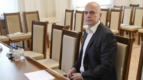 Слави обяви кастинг за политици, чака CV-та на slavi@referendumbg.com