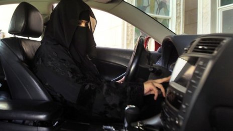 Пробив! Разрешиха на жените в Саудитска Арабия да шофират