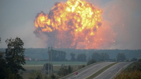 "Армагедон" във Виница, Украйна – горят 188 000 т боеприпаси