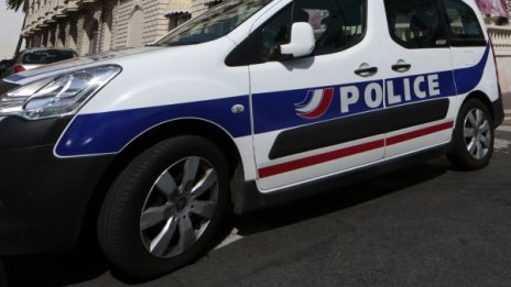 Във Франция задържаха британец с три снаряда в багажа